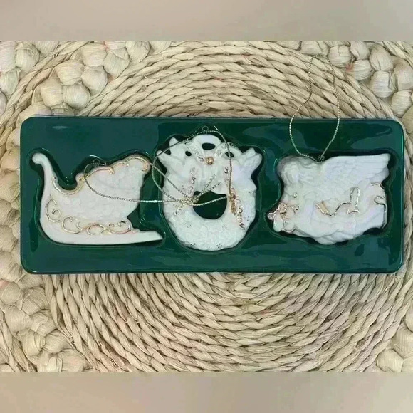 VTG Avon bisque porcelain christmas tree ornament trio in box 24k  gold accents - Picture 2 of 6